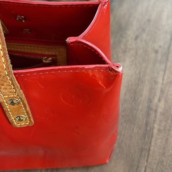 Authentic** LOUIS VUITTON ** Red Monogram Vernis Reade Pm Bag - Picture 6 of 16